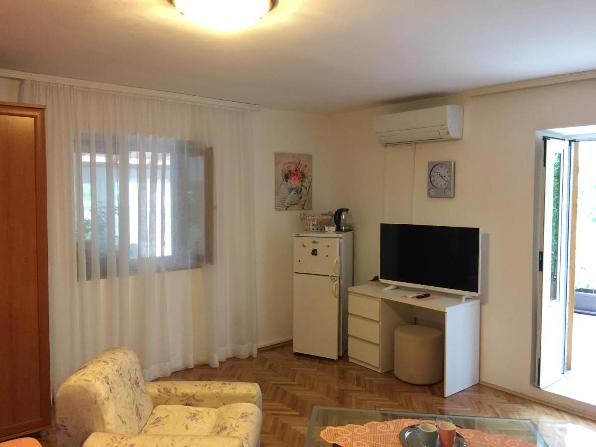 Apartmani Rukonic Aleksandar Nerezine Exterior foto