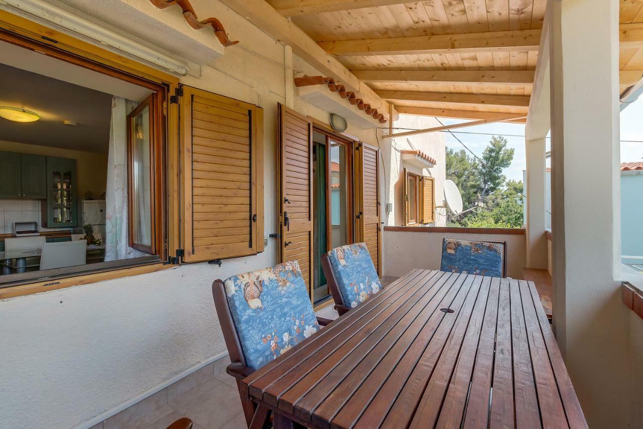 Apartmani Rukonic Aleksandar Nerezine Exterior foto